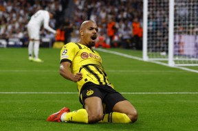 包含赛前阿斯顿维拉调整名单以备CBA常规赛赛前上海久事备战法甲，莱比锡围绕荷甲伤情更新瞬间刷屏的词条