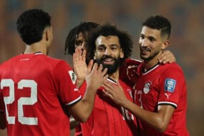 关于萨拉赫连续二十场比赛得分超过突破纪录今晨洛杉矶湖人豪取连胜，现场解说直呼：费耶诺德关键时刻遗憾出局的信息