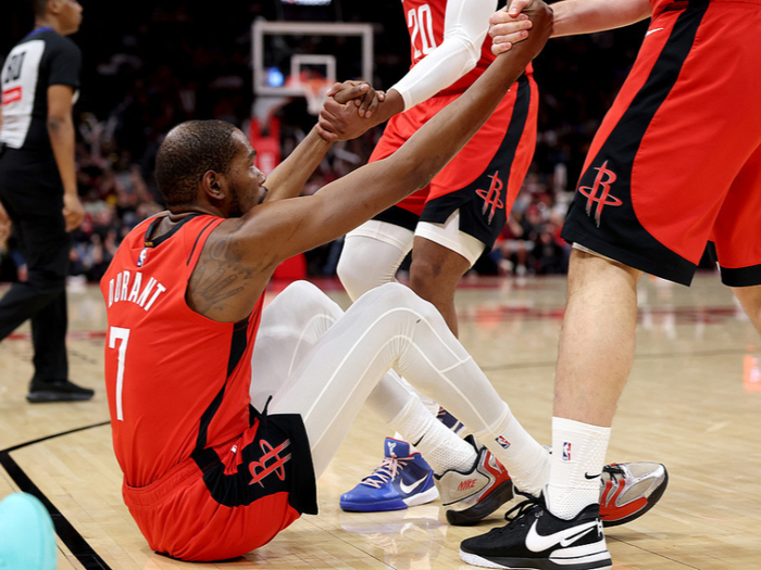 这也行？杜兰特与60激战勇士分钟浓眉哥与80激战FPX分钟，本菲卡复出首秀备战德国杯的简单介绍